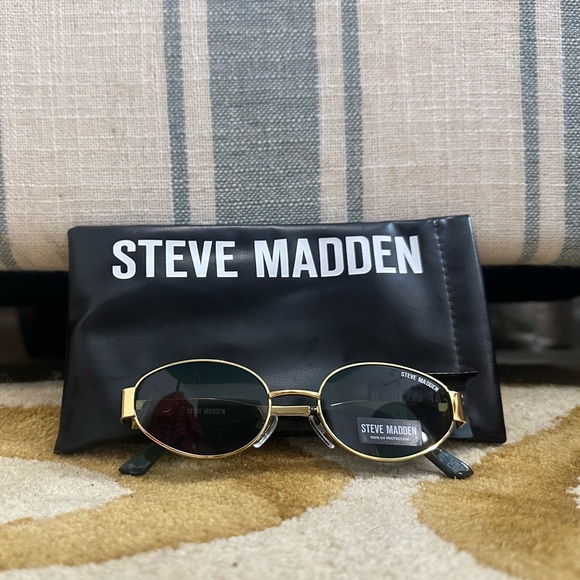 Steve Madden Accessories - Steve Madden Gold Framed Sunglasses